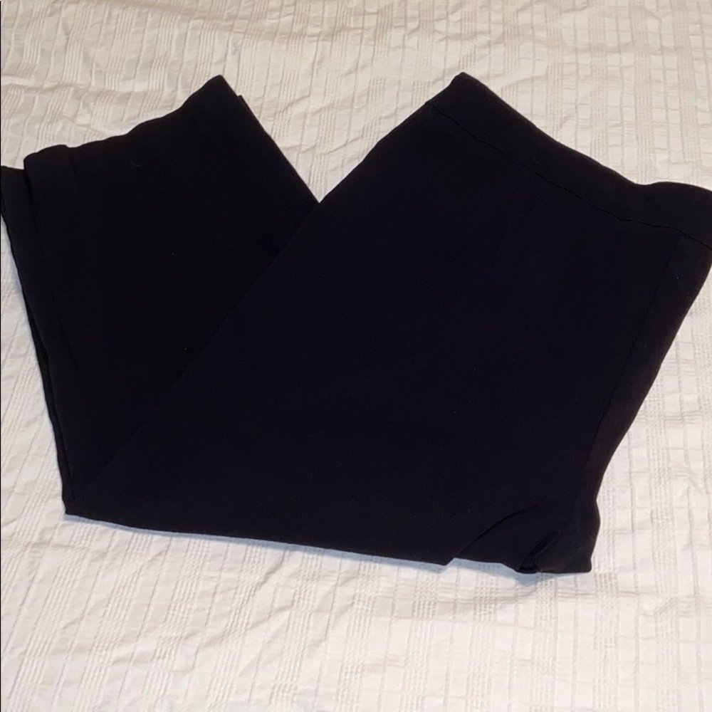 Black stretchy pull on capris